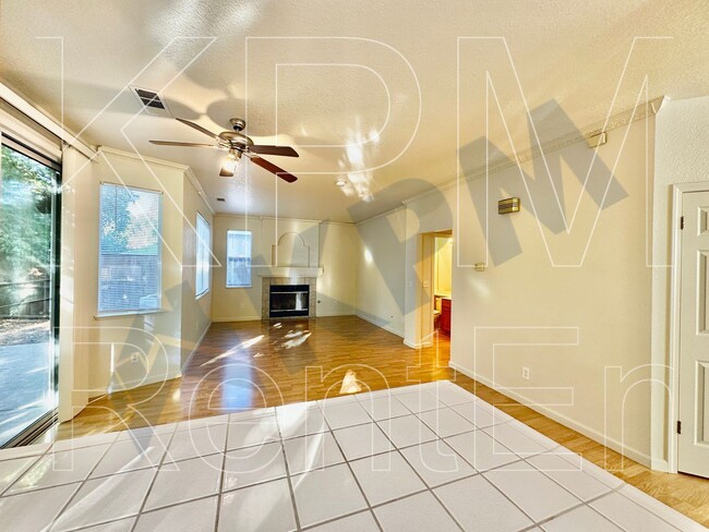 Building Photo - 3059 Carousel Cir
