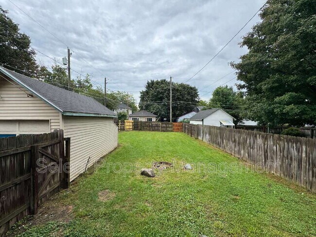 Building Photo - 317 W Wildwood Ave