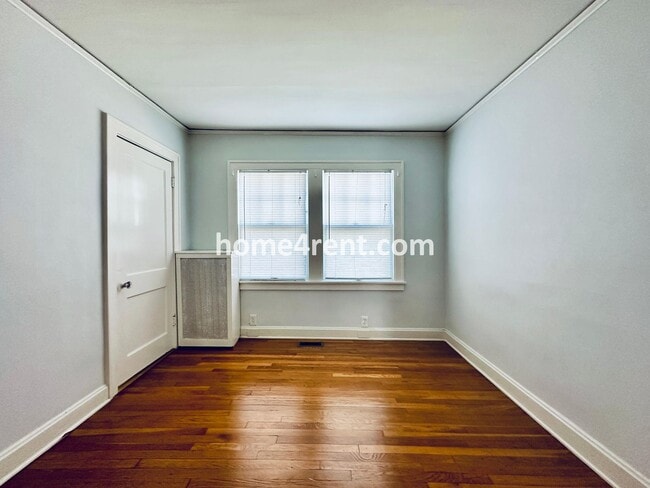 Building Photo - First Level Condo, Just Off the Plaza with...