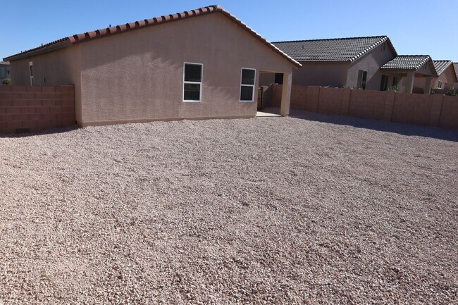 Building Photo - Great Home Great price!