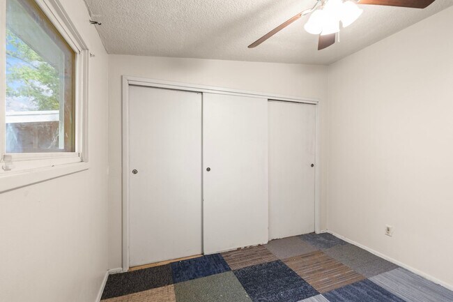 Building Photo - 6452 Evergreen Blvd