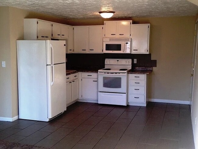 Building Photo - 203 S Covell Ave