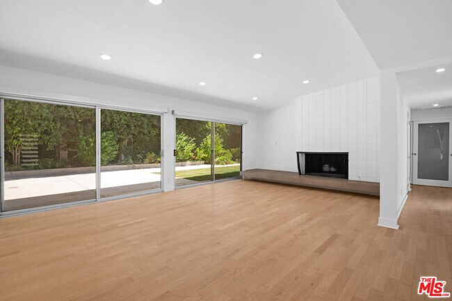 Building Photo - 11770 Chenault St