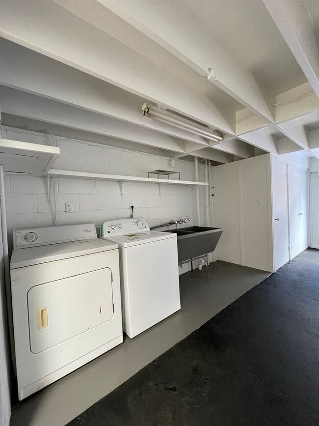 Building Photo - 282 Lunalilo Home Rd