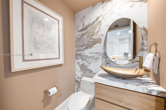 Building Photo - 100 South Pointe Dr