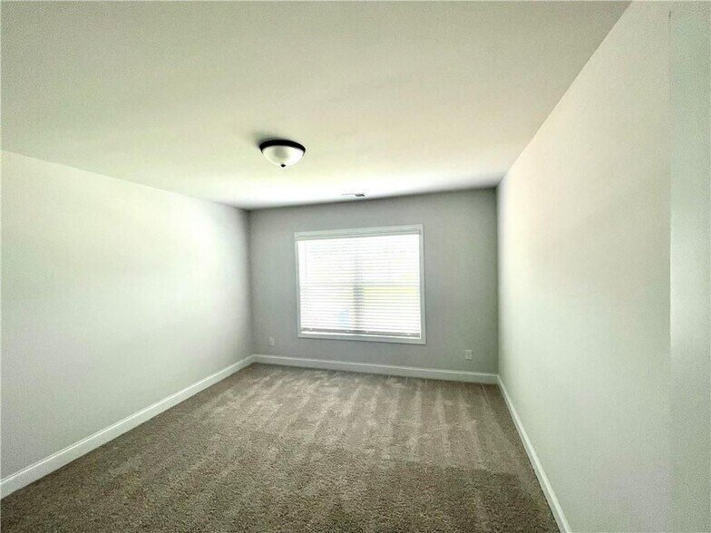 Building Photo - 331 Hudson Chase Ct