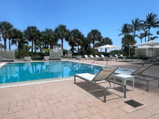 Building Photo - 3739 Collins Ave