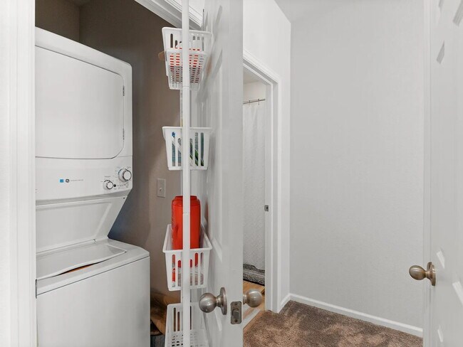 Building Photo - Stunning 3 bedroom, 2.5 bathroom home. New...