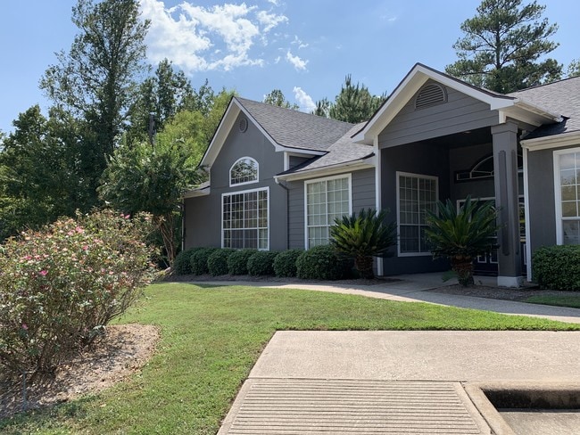 Building Photo - High Pointe Plaza