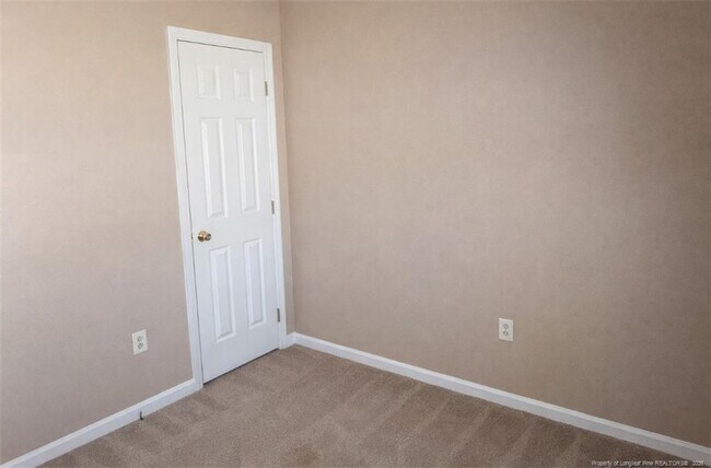 Building Photo - 329 Abbottswood Dr