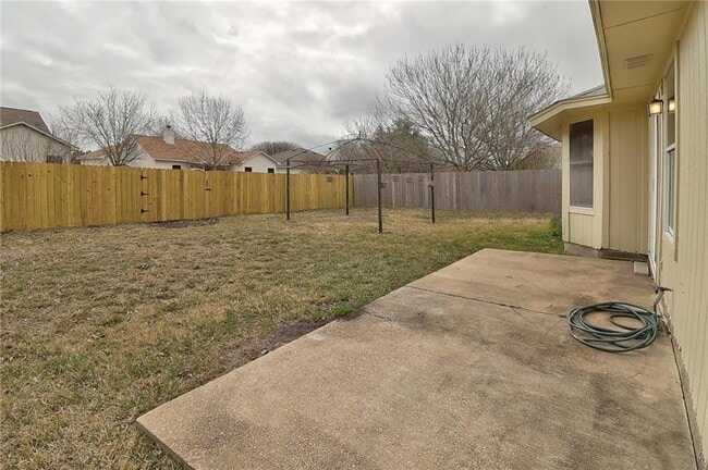 Building Photo - 202 Quail Cir