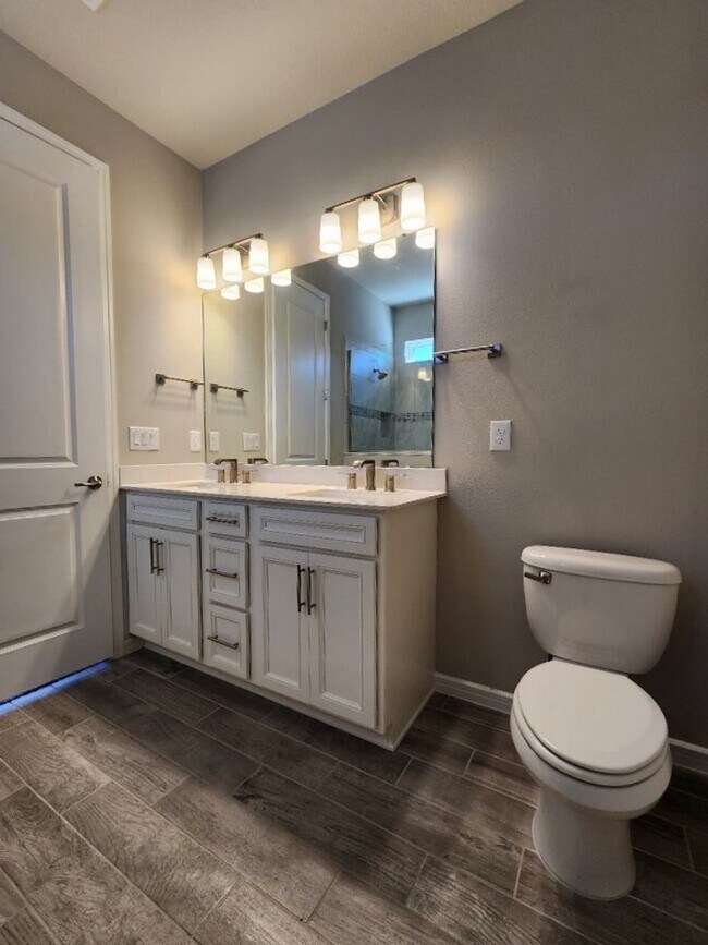 Building Photo - Gorgeous 3-Bedroom, 2-Bathroom Home in Cle...