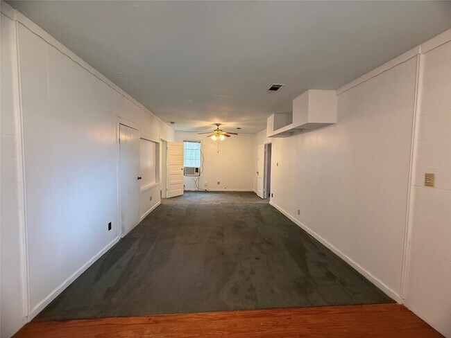 Building Photo - 1203 County Rd 254