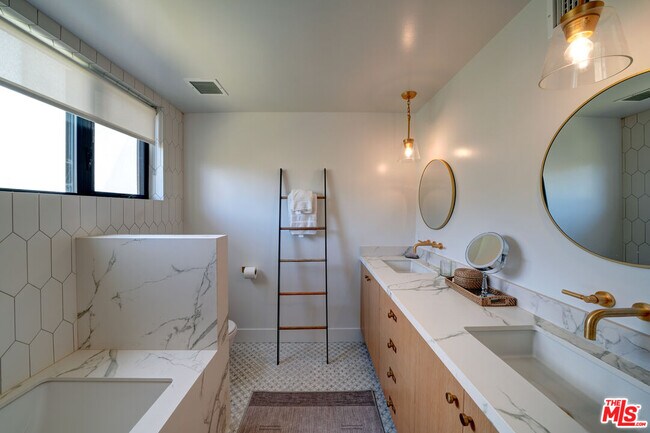 Building Photo - 6208 Tapia Dr