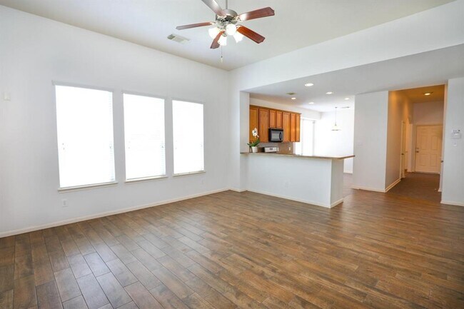 Building Photo - 12827 Pecan Shores Dr