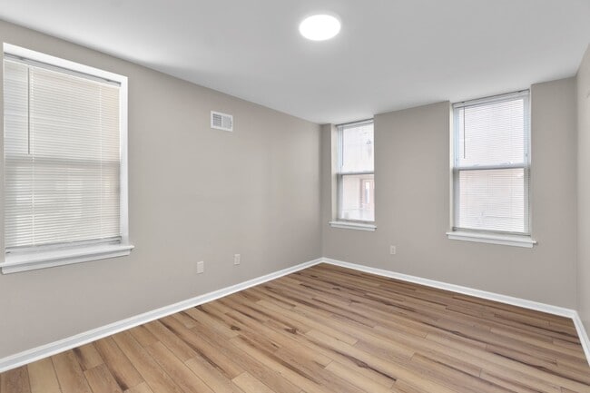 Building Photo - 2027 E Baltimore St