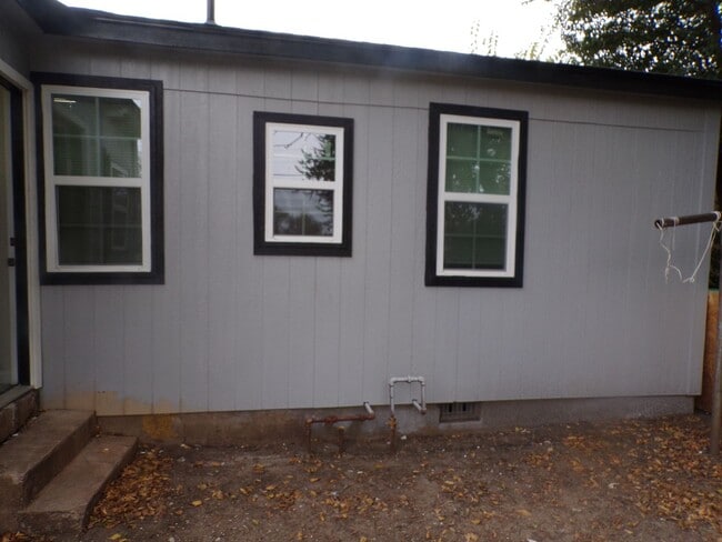 Building Photo - Great redo across the street form Pat Henry Elementary School