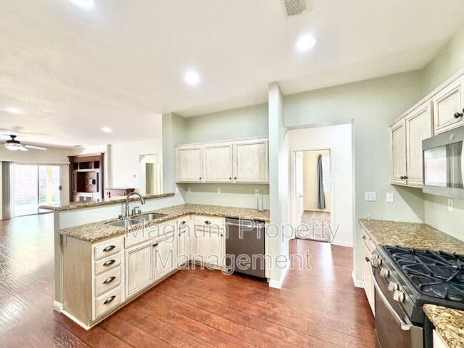 Building Photo - 33205 Gypsum St
