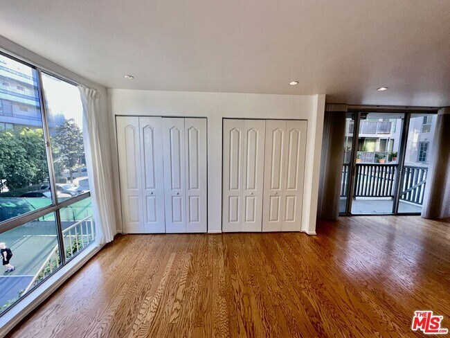 Building Photo - 1134 Alta Loma Rd