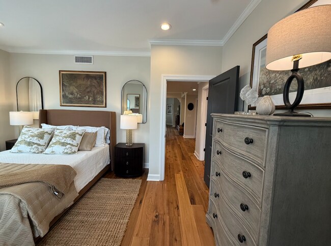 Building Photo - Newly Renovated Condo in the Heart of Downtown