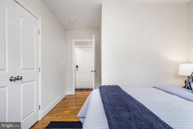 Building Photo - 417 18th St NE