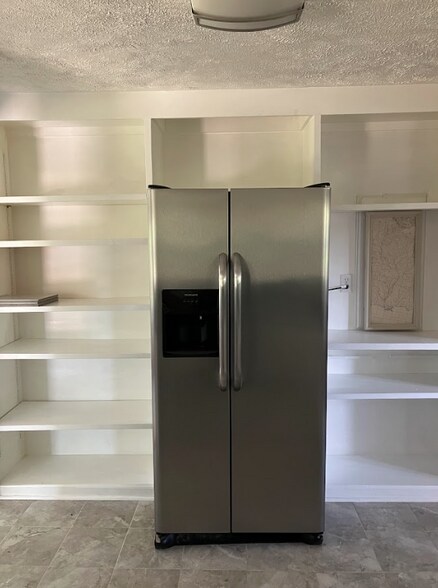 Building Photo - 4854 Rolling Rd