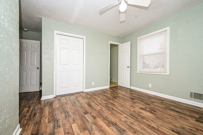 Building Photo - Fantastic 4bd/3ba home! Let yourself in!