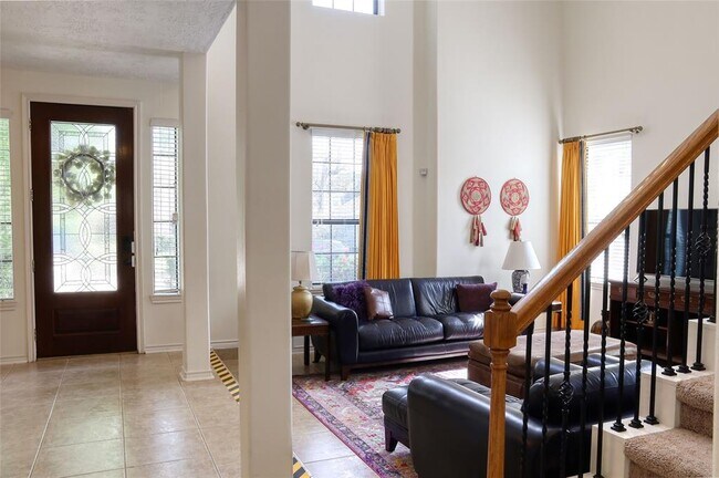 Building Photo - 6207 Ash Oak Dr