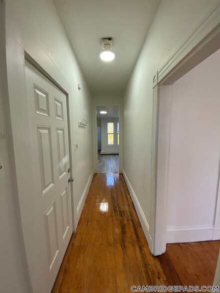 Building Photo - 254 Windsor St