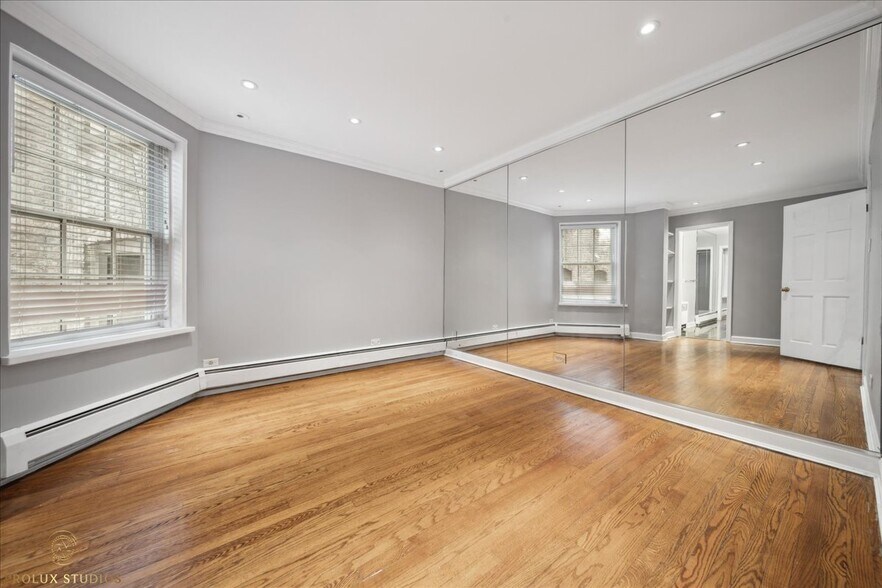 Master Bedroom - 1433 N Dearborn St