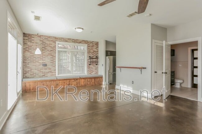 Building Photo - 1300 DeKalb Ave NE