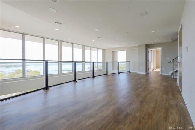 Building Photo - 850 Pacific St