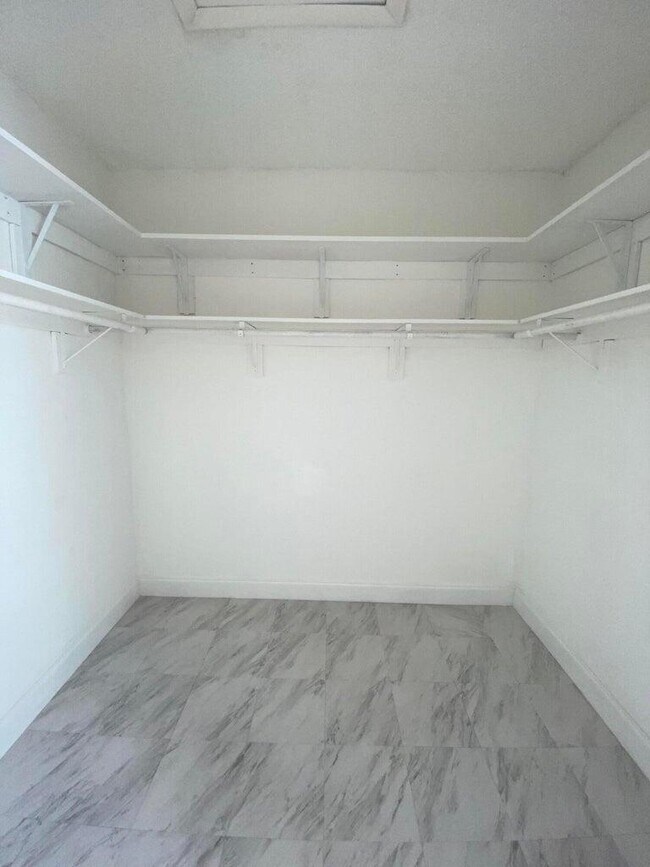 Building Photo - 3031 E Missionwood Ln