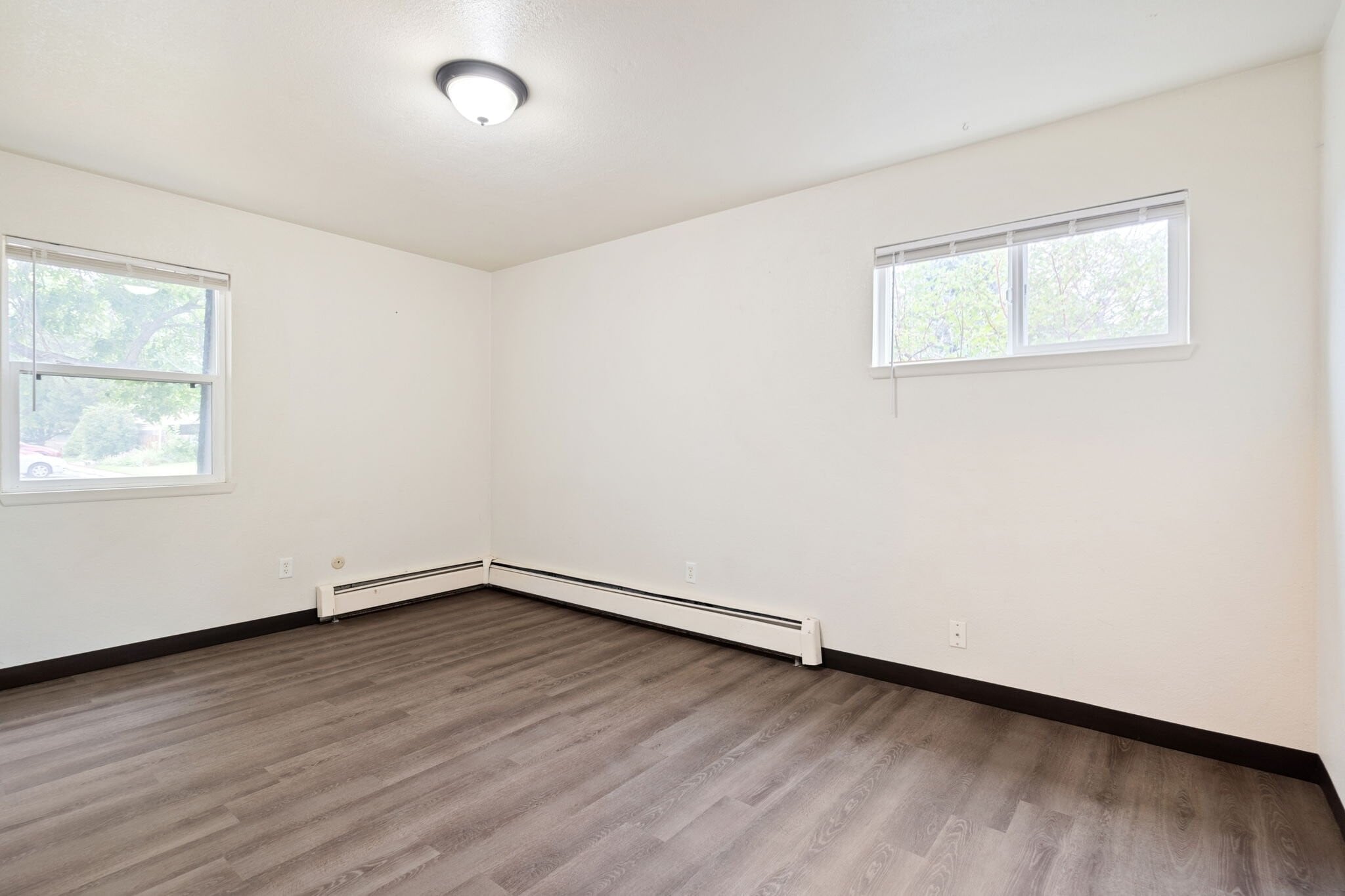 Building Photo - 405 E Thunderbird Dr