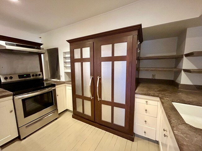 Building Photo - Capitol Hill Condo