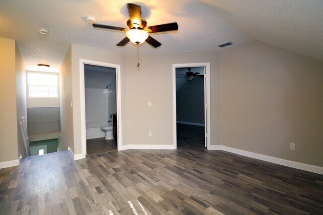 Building Photo - Beautiful 4-Bedroom Home in Gated Golf Community – East Orlando
