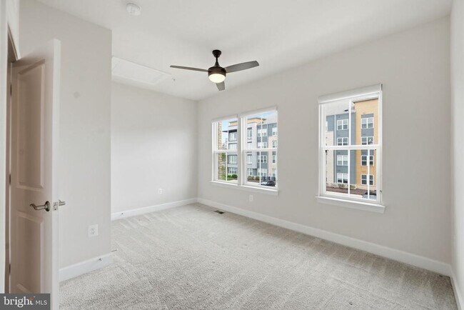 Building Photo - 211 Phoenix Dr