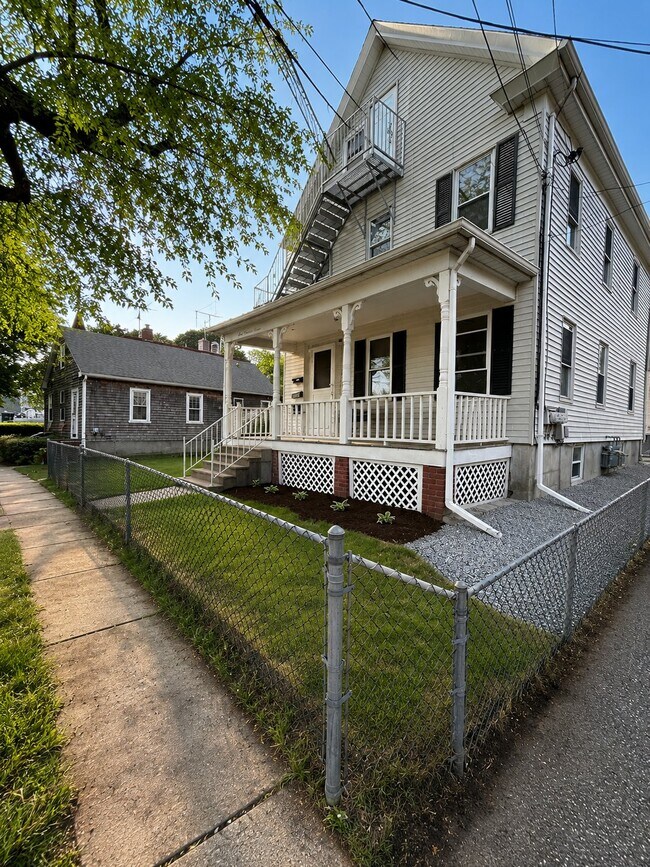 Building Photo - 107 Franklin St