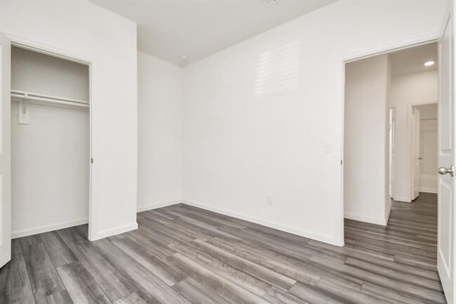 Building Photo - 7807 Royalwood Dr
