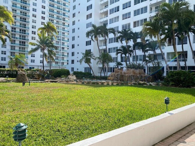 Building Photo - 5005 Collins Ave