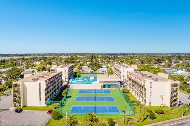 Building Photo - Charming Beachside 1-Bedroom Condo – Available Now