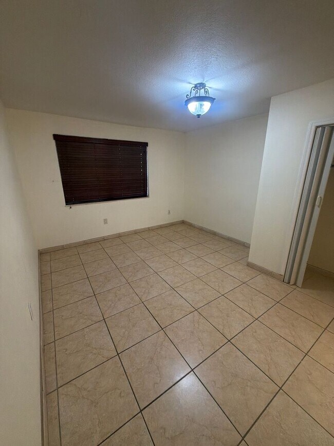 Building Photo - Cozy 2bd/2bath in the heart of Miami!