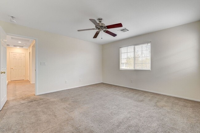 Building Photo - *MOUNTAINS EDGE 3 BED 2.5 BATH * COMMUNITY POOL, FITNESS CENTER, AND SPA *