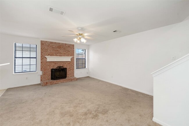 Building Photo - 13834 Trumpetvine St