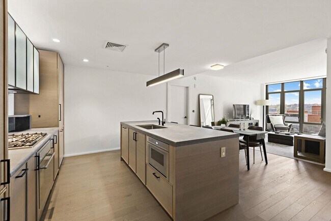 Building Photo - 1425 Hudson St