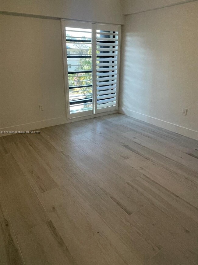 Building Photo - 575 Crandon Blvd