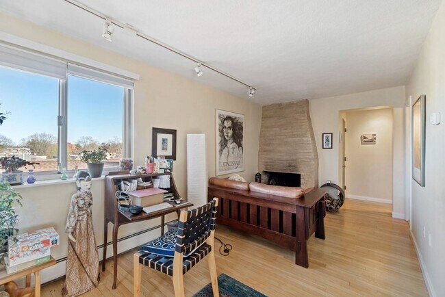 Building Photo - 76 Garfield St