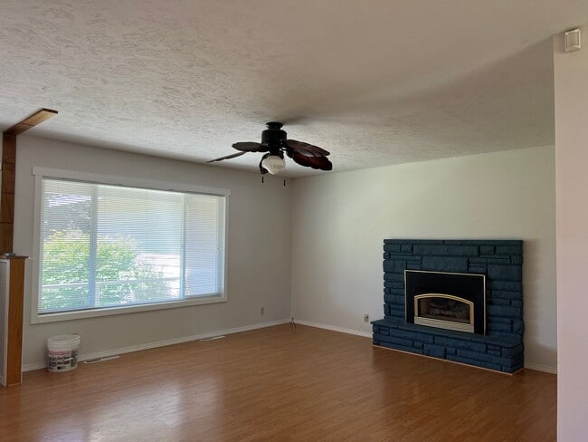 Building Photo - 770 W Highland Ave