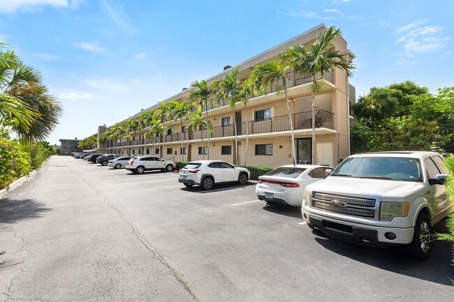Building Photo - 3605 S Ocean Blvd