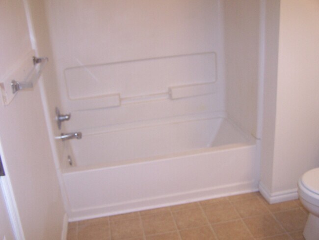 Building Photo - 11 Fuller Cir